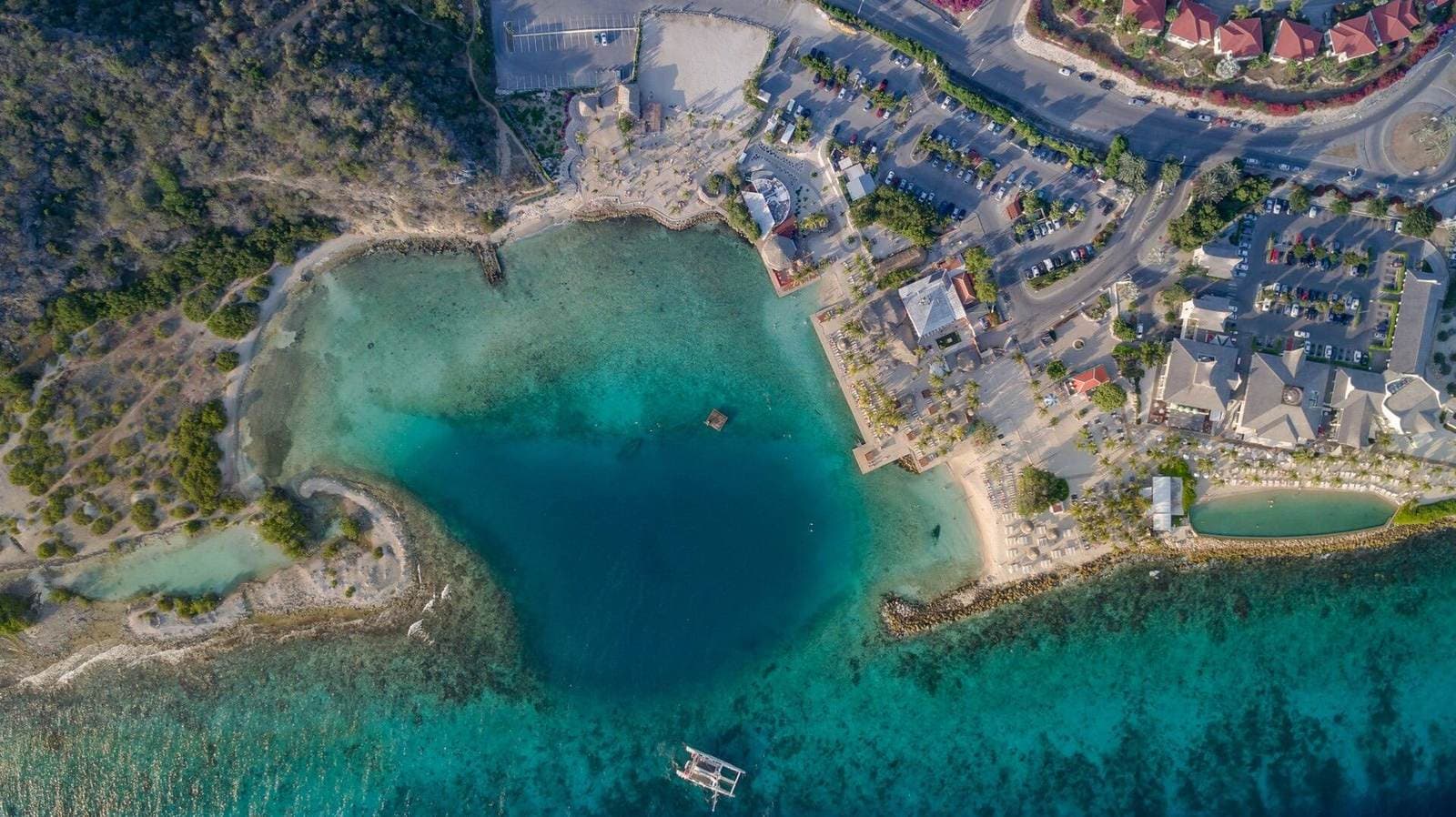 Jan Thiel Beach op Curaçao gezien vanuit de lucht
