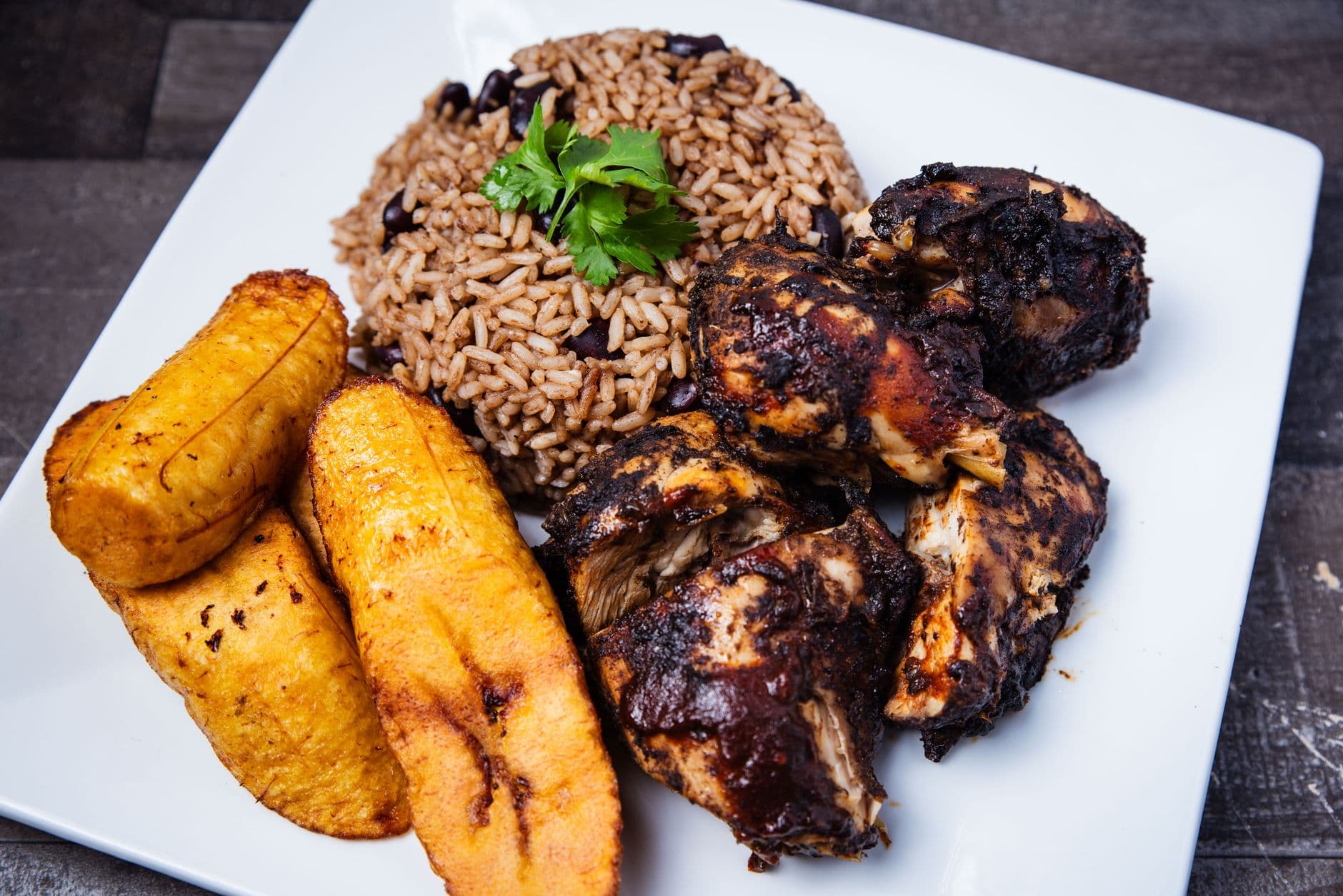 Caribisch gerecht in een restaurant